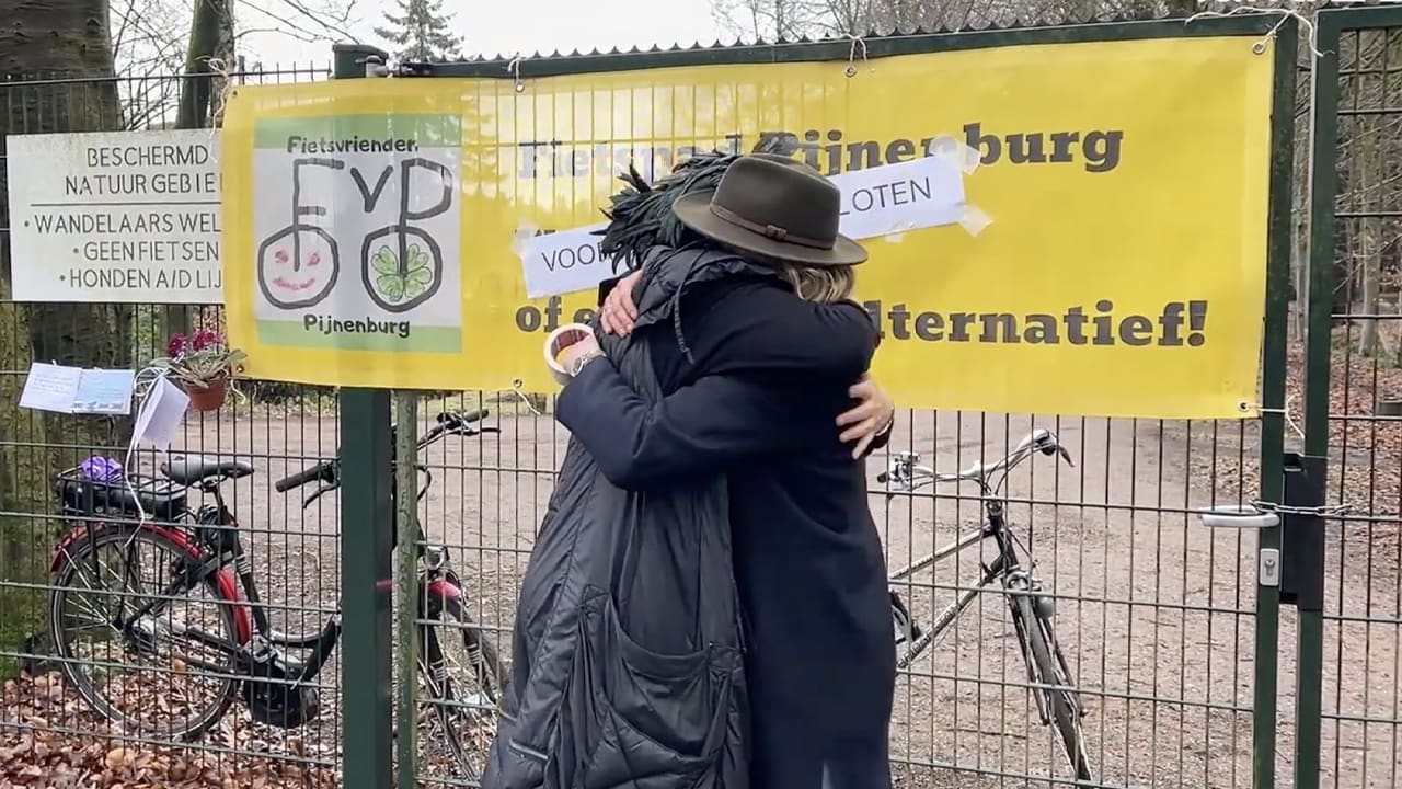 'Fietsvrienden' nemen met uitvaart afscheid van gesloten fietspad: 'Een verdrietige dag'