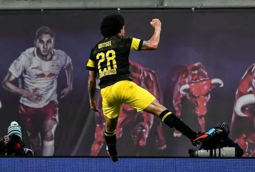 Witsel schiet Dortmund langs Leipzig