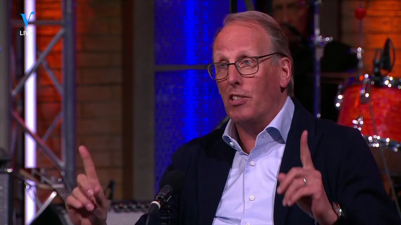 ‘Ajax ziet niets in richtlijn en staat veel lager percentage van inkomsten af’