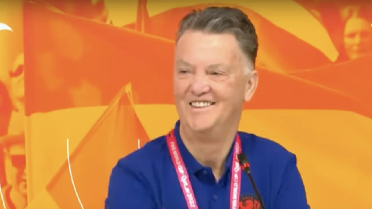 Van Gaal geeft opmerkelijke uitleg voor rugnummers: 'Dit is een grapje toch?'