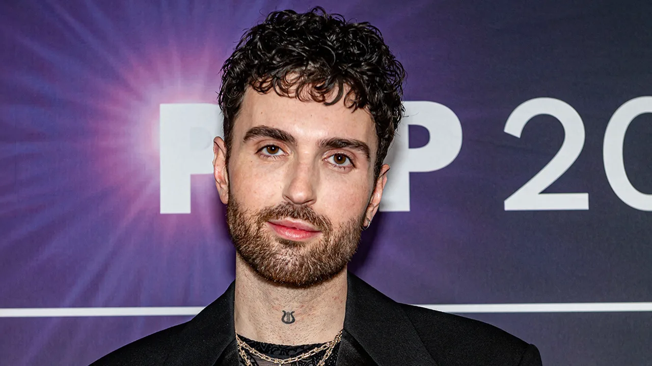 Duncan Laurence zingt Wilhelmus bij Formule 1 in Zandvoort