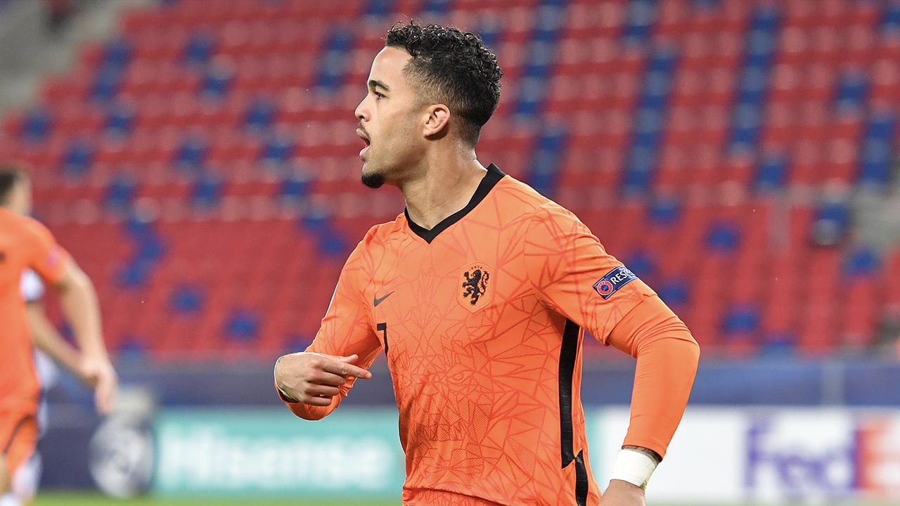 Kluivert treurt om late gelijkmaker van Jong Duitsland