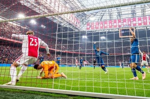 Ajax verslaat Feyenoord met 3-0