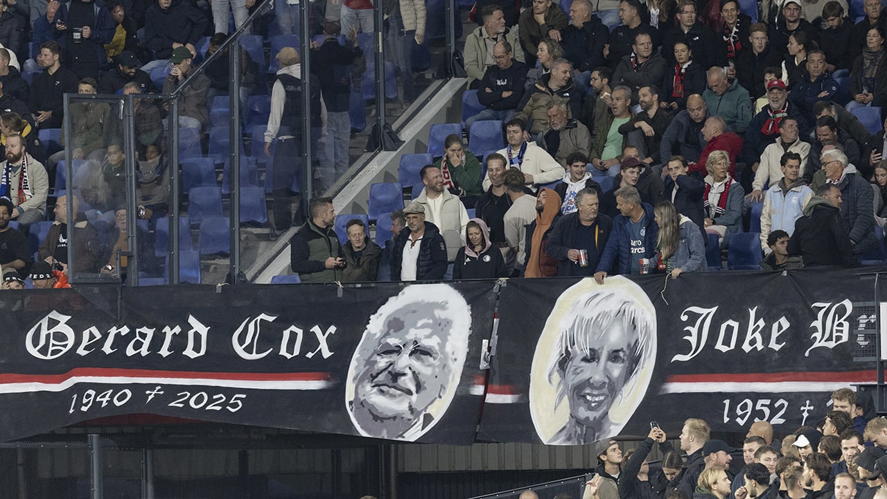 Feyenoord-fans brengen fraai eerbetoon aan Gerard Cox en Joke Bruijs in De Kuip