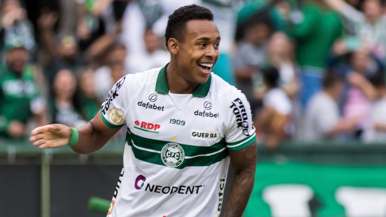 Feyenoord maakt zich op voor komst Paixao: aanvaller geland op Schiphol