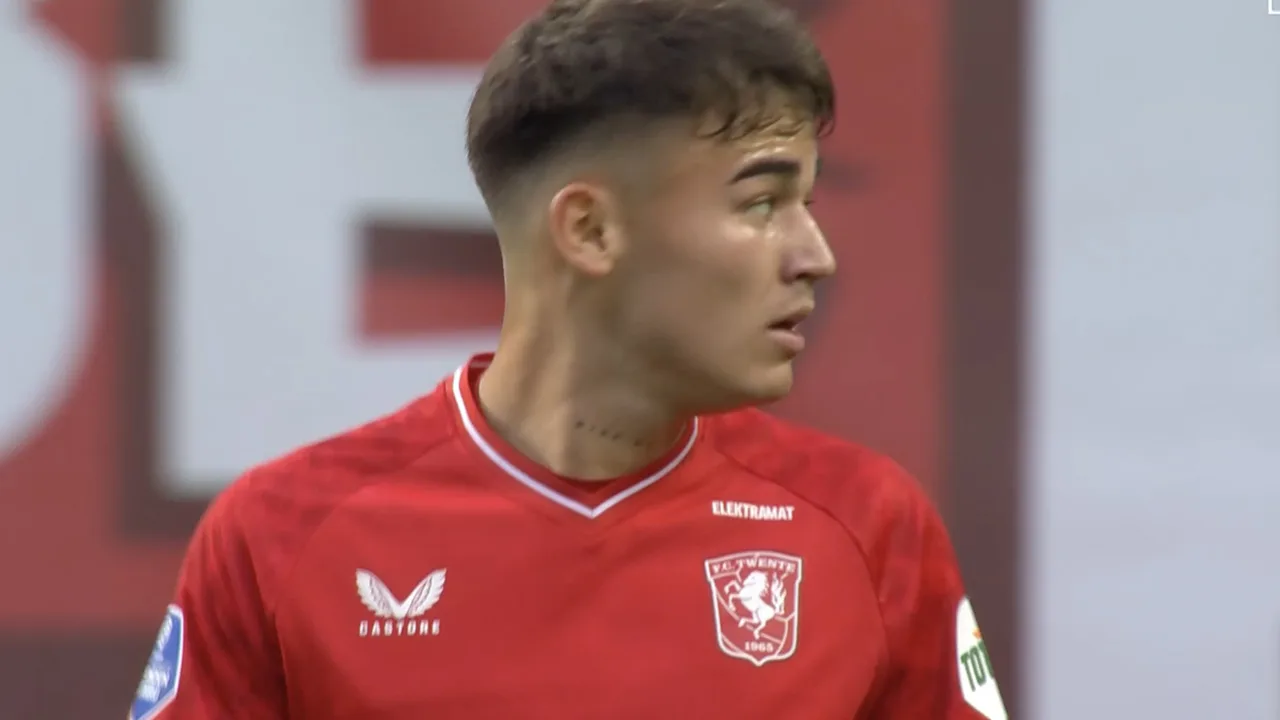 KANS: Ugalde kopt rakelings naast uit een vrije trap