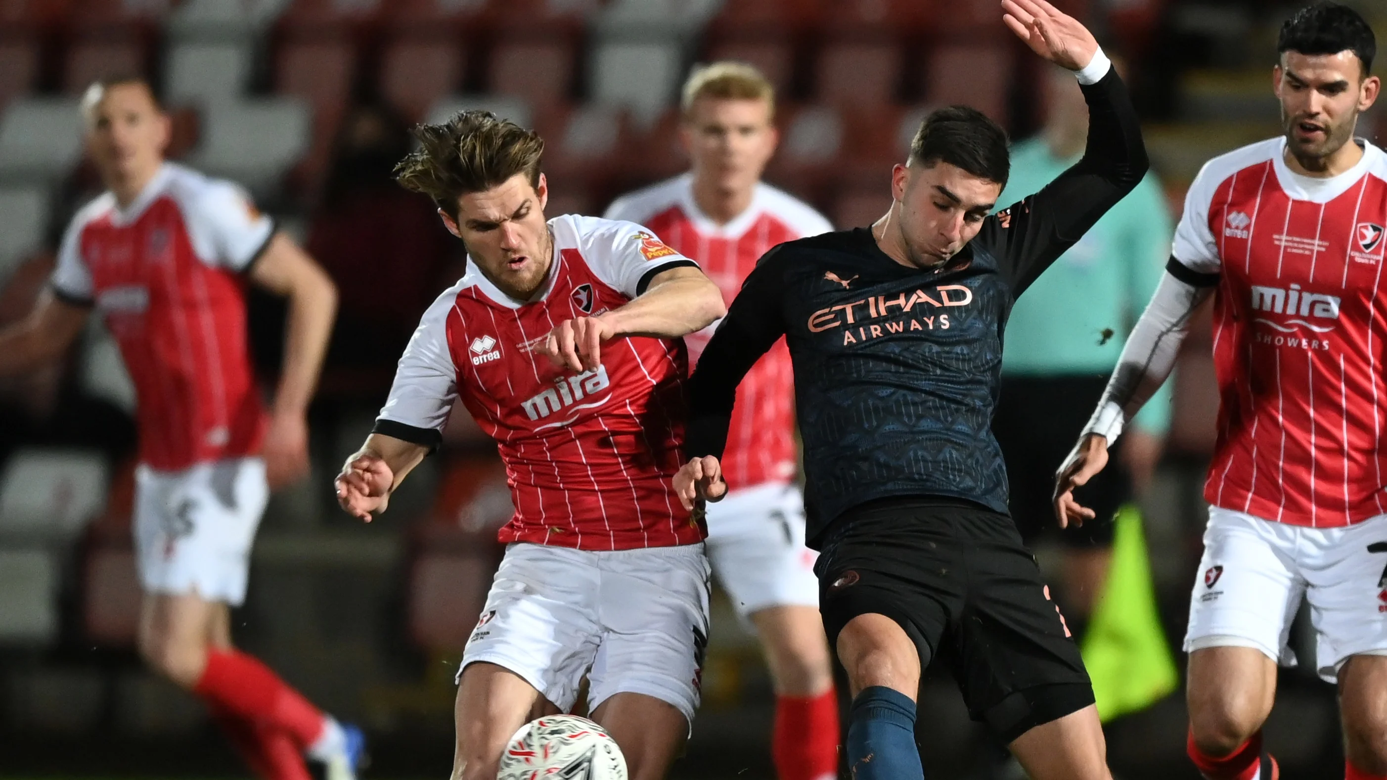 Manchester City voorkomt in FA Cup in slotfase stunt van jewelste