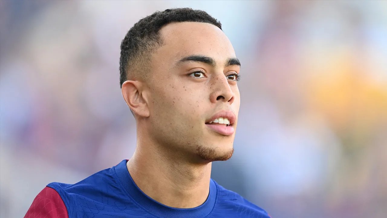 'PSV meldt zich voor Sergiño Dest'
