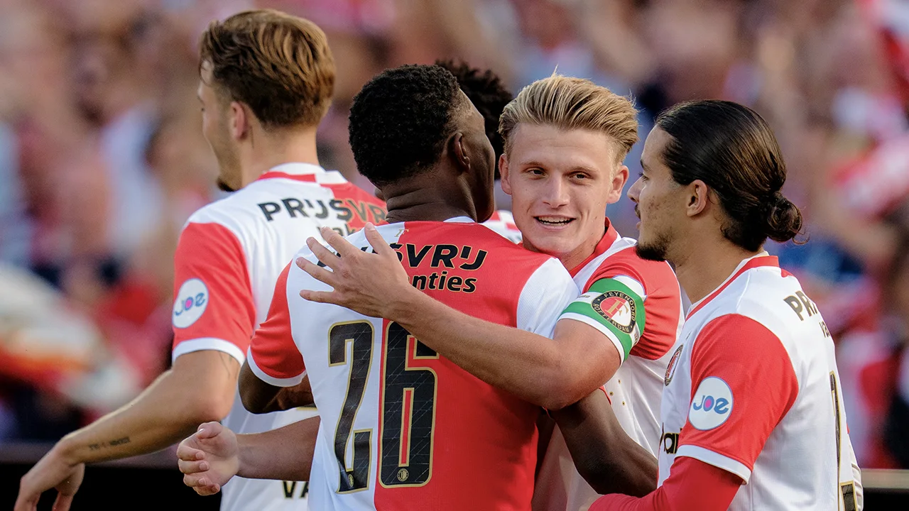 Feyenoord na fraaie treffer Sem Steijn eenvoudig langs NAC Breda