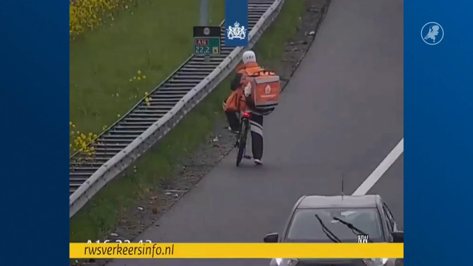 Maaltijdbezorger fietst tegen verkeer in op A16 bij Rotterdam