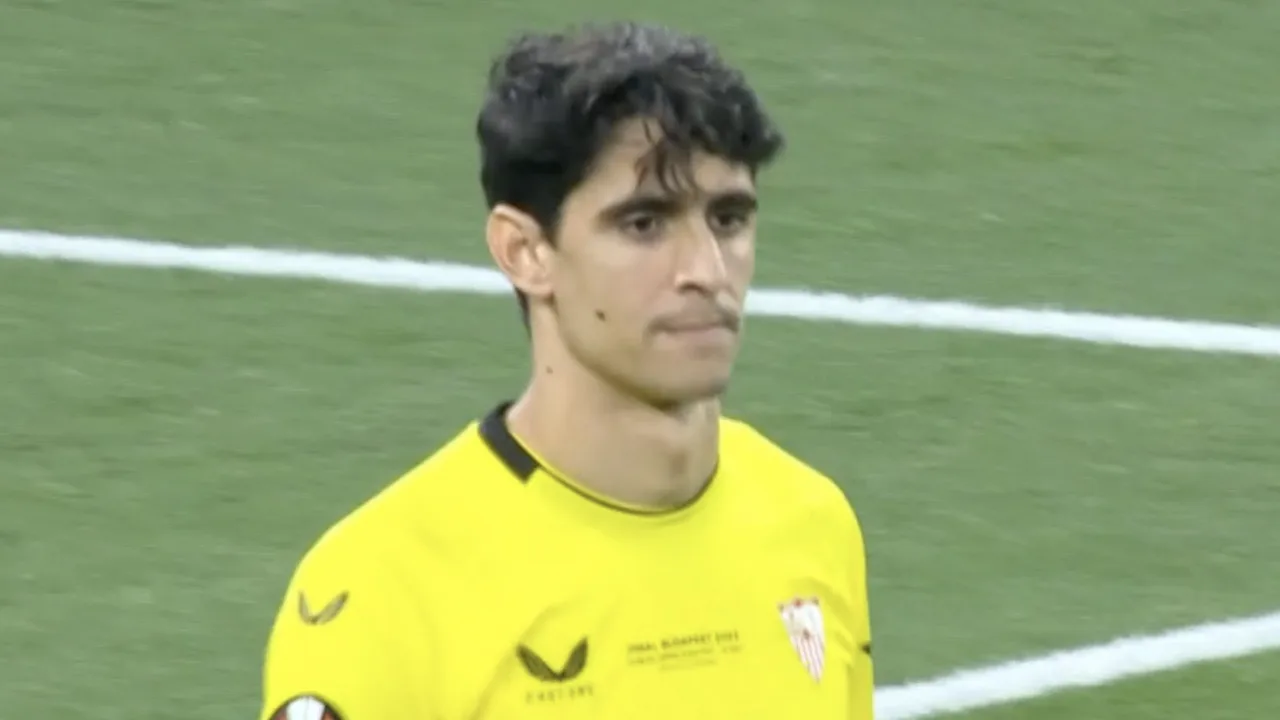 KANS: Bono brengt redding op schot van Spinazzola