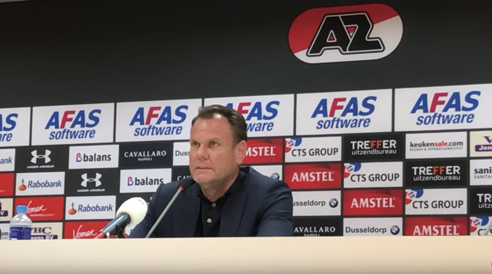 UPDATE: 'Dak stadion AZ te licht door bezuiniging' 