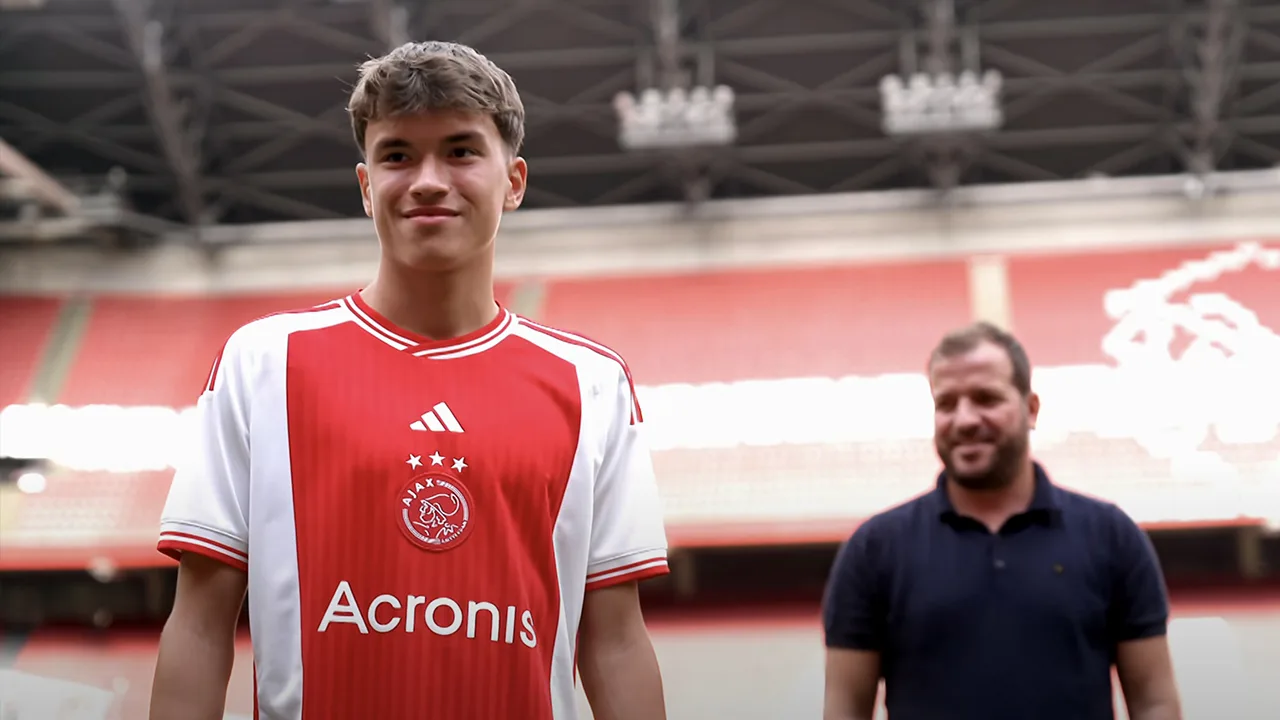 Ajax en Damián van der Vaart akkoord over contractverlenging