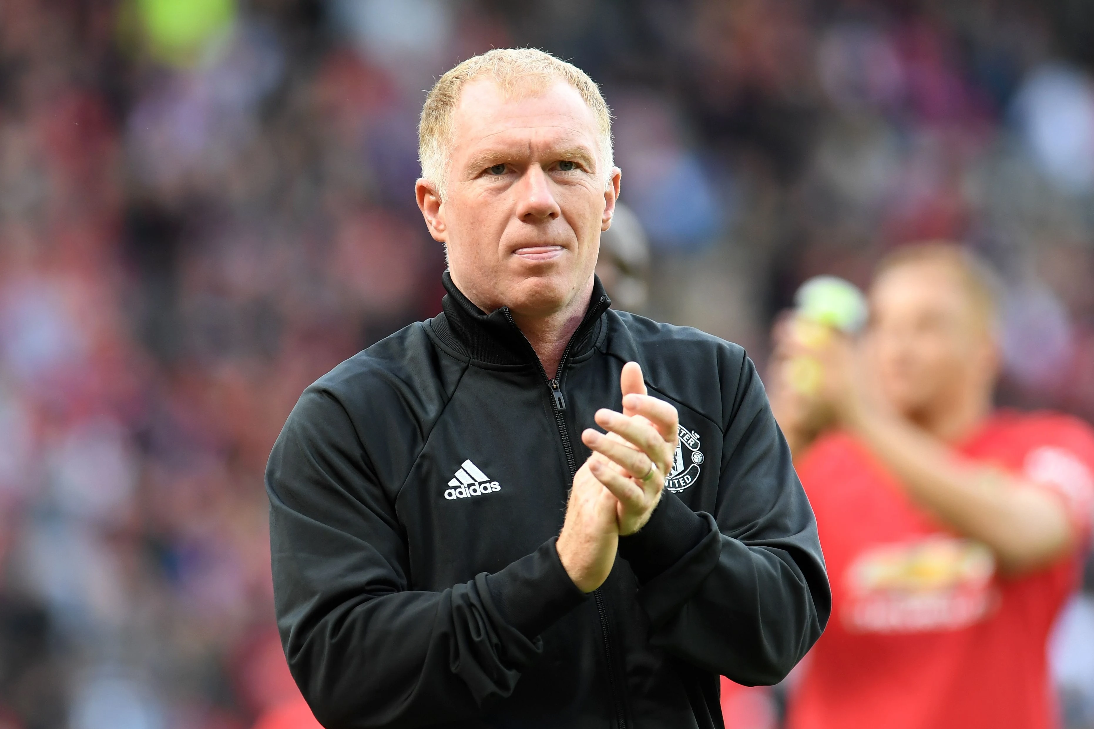 Scholes stelt zichzelf aan als nieuwe trainer van League Two-club