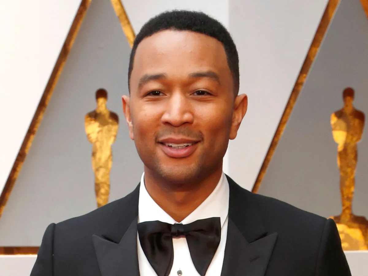 Geef je verzoeknummer maar door! John Legend geeft een gratis thuisconcert 