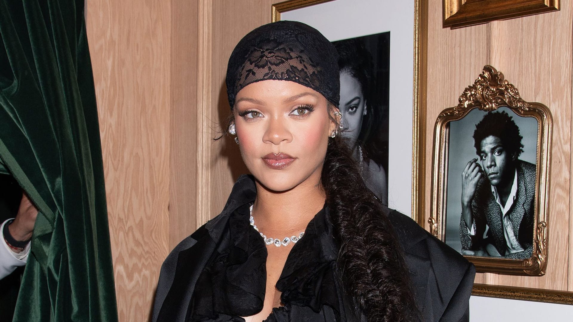 Rihanna brengt na drie jaar ein-de-lijk weer een nieuw nummer uit!