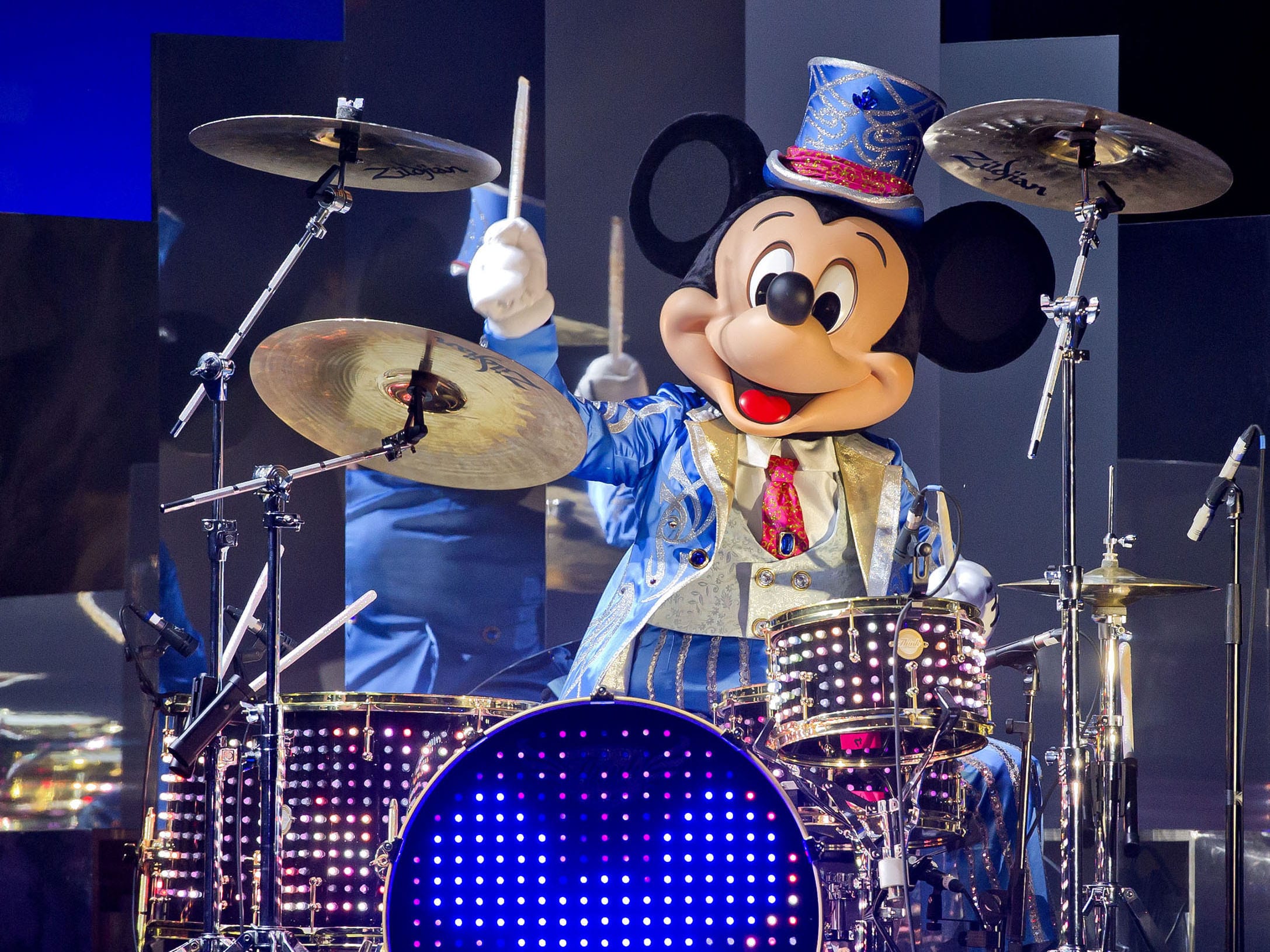 Hoe snel puzzel jij Mickey achter de drums in elkaar?