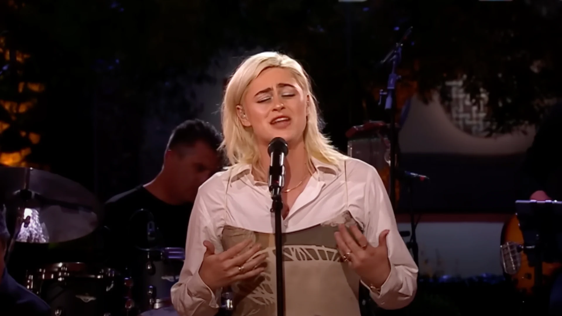 Bente raakt Paul de Leeuw met vertolking van Cher’s Believe in Beste Zangers