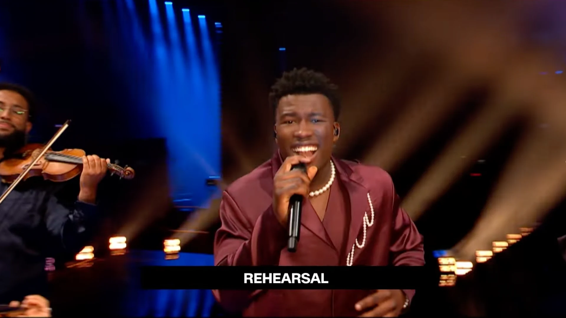 Kijk hier de eerste repetitiebeelden van Claude op het Songfestival