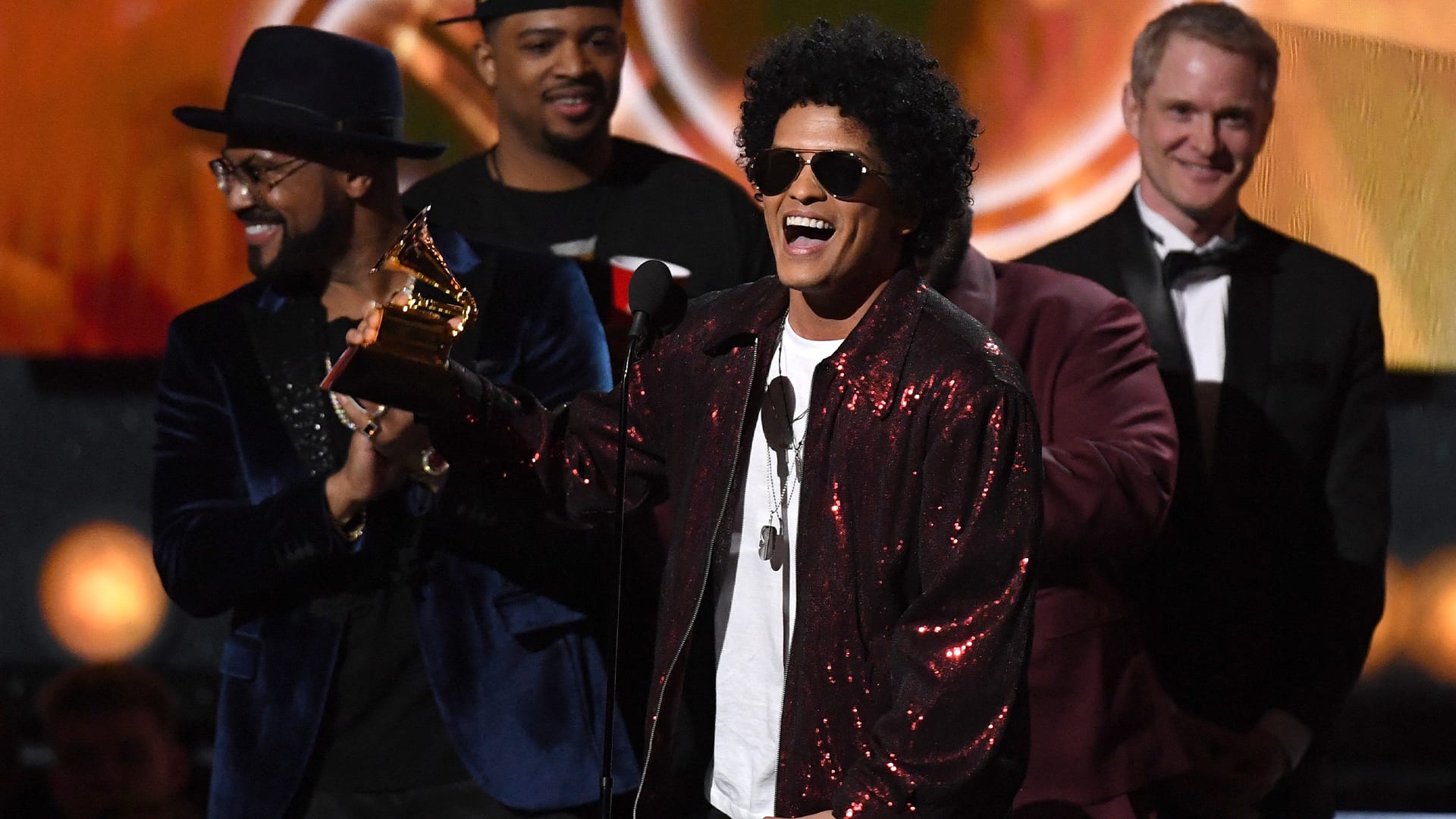 De eerste single van Bruno Mars’ nieuwe album is uit!