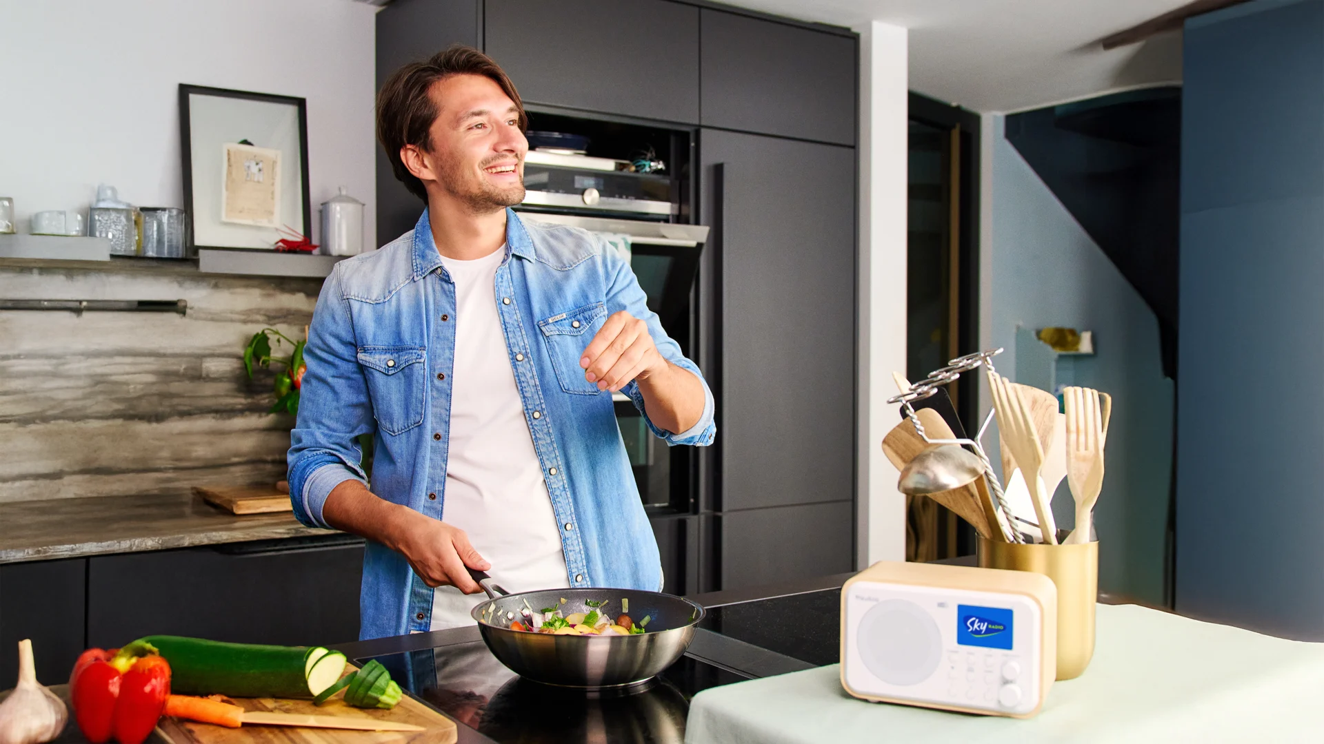 Sky Radio casten naar je speakers: zo luister je overal in huis (en onderweg)