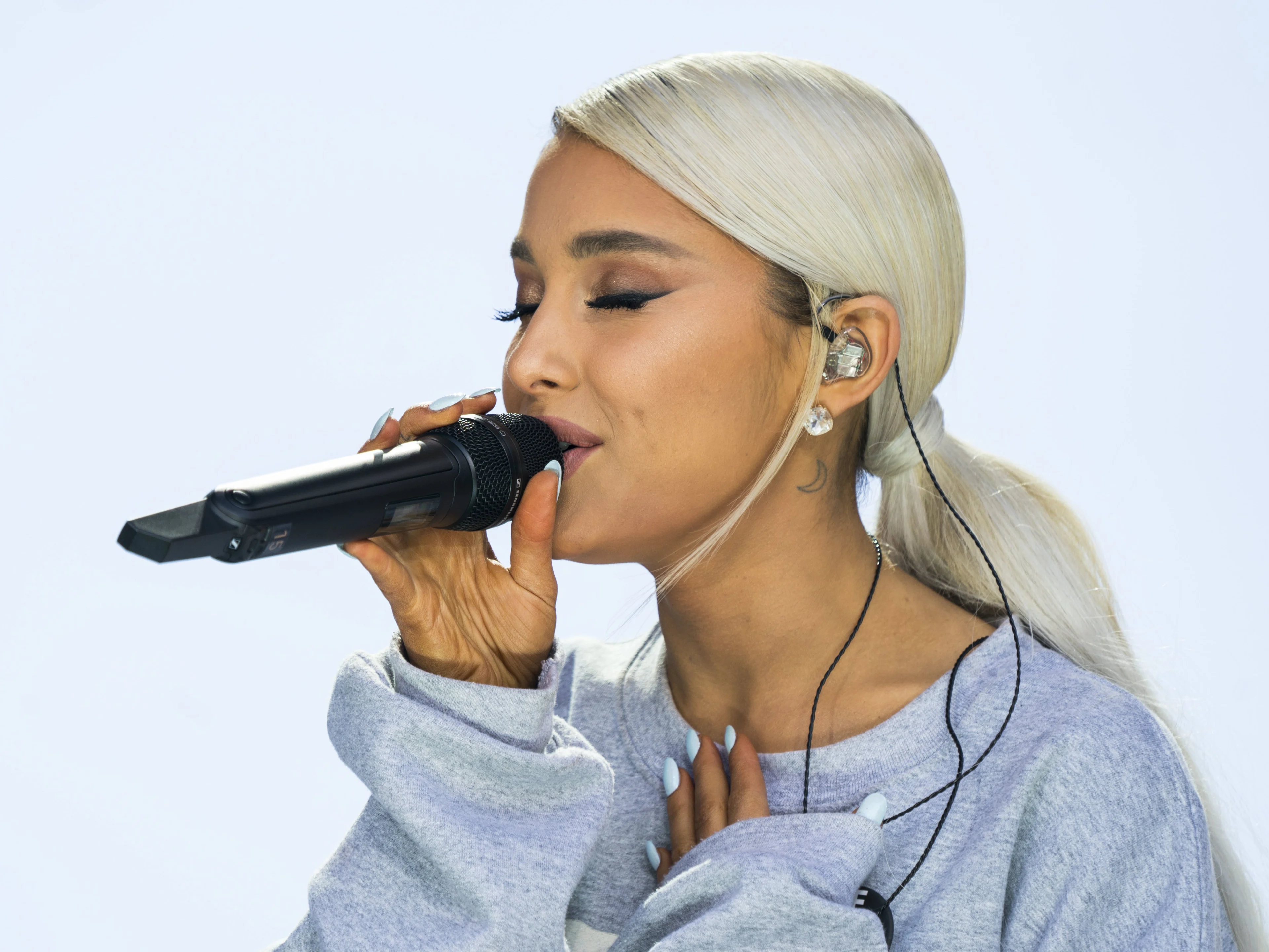 Komt Ariana Grande eindelijk met nieuwe muziek?