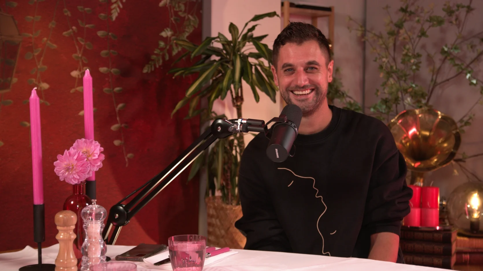 Victor Abeln in eerste aflevering podcastserie van Sky Radio x LINDA. x Lexa : Op date met... 💙