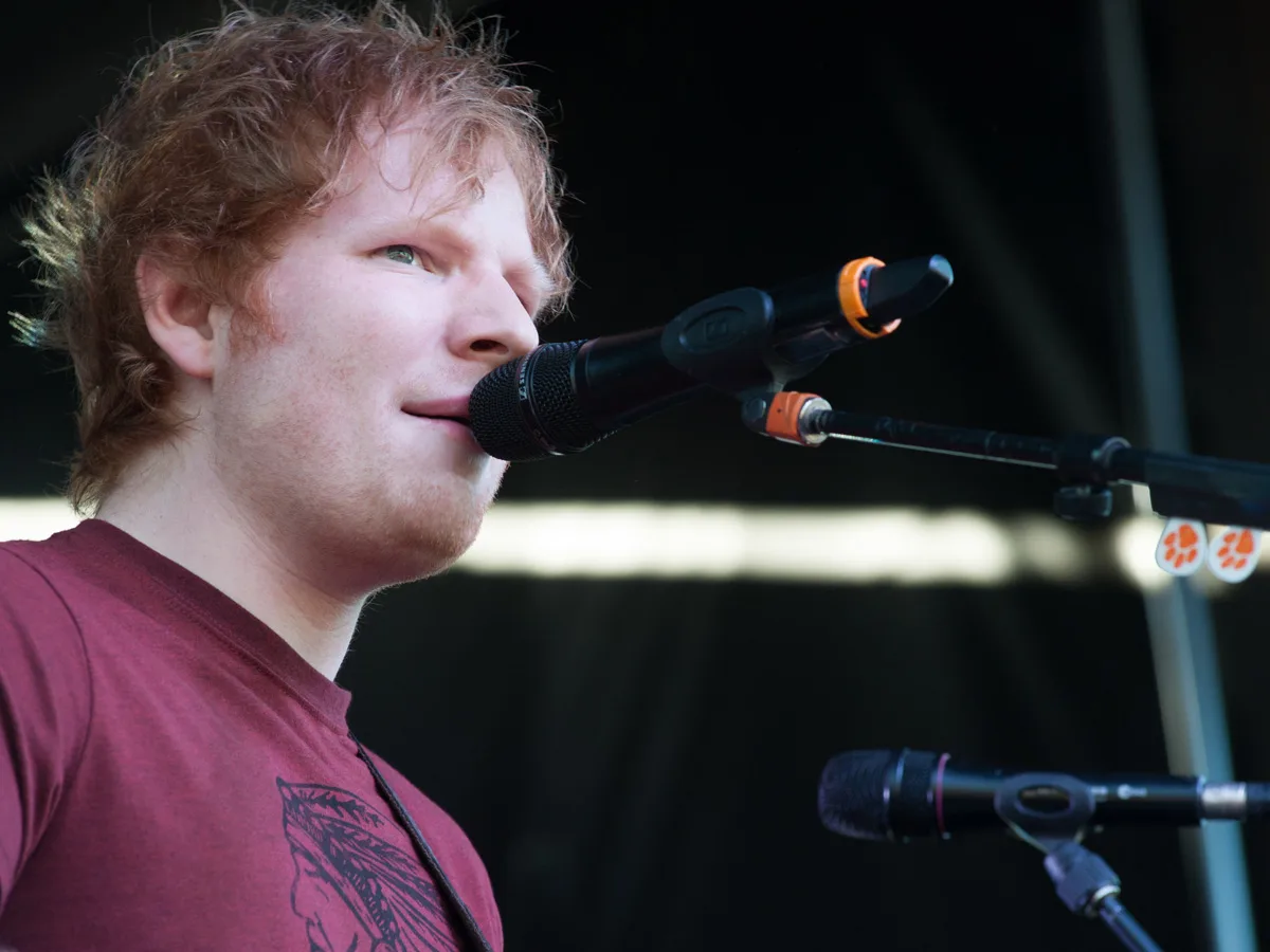 Dit zijn de 11 vetste samenwerkingen van Ed Sheeran (so far)