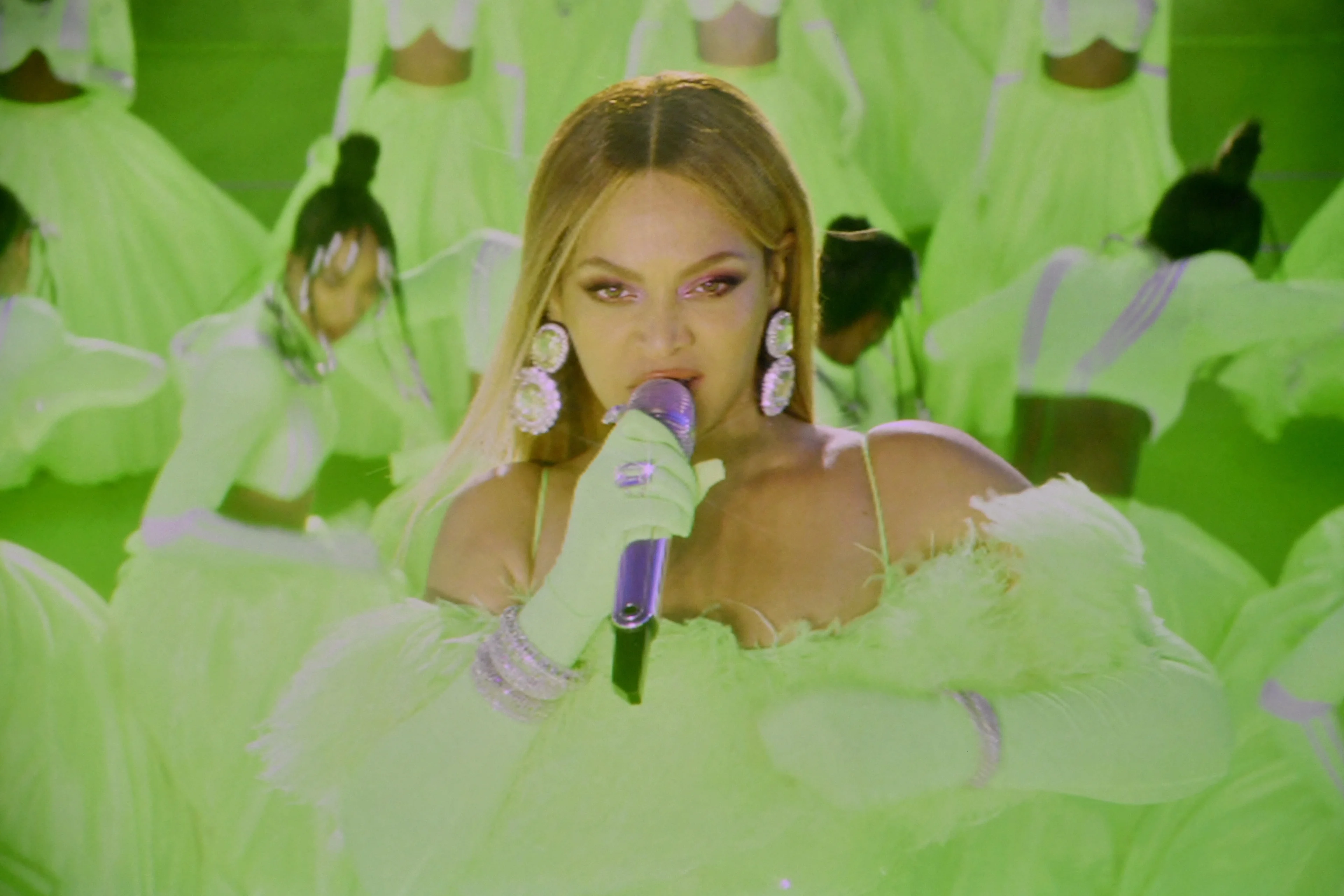Beyoncé brengt ein-de-lijk nieuwe muziek uit!