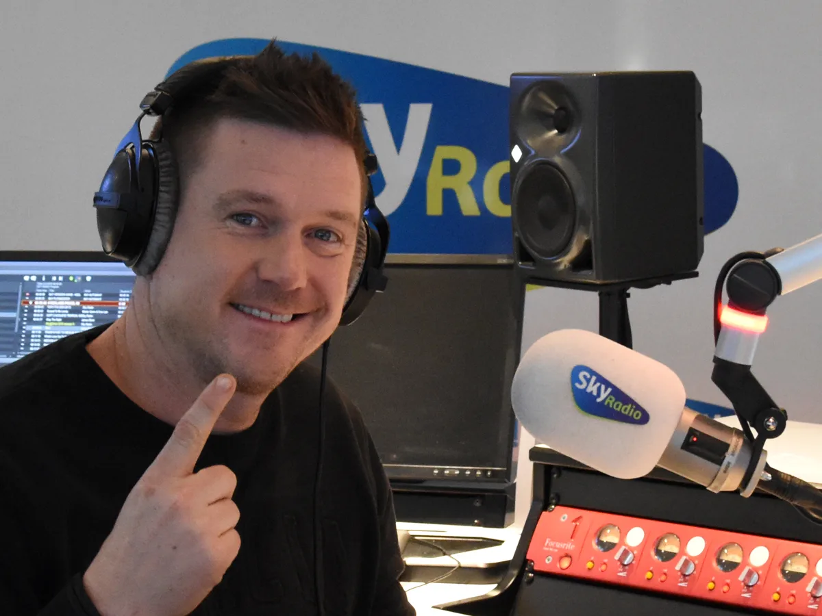 Surprise! Johnny de Mol verrast luisteraars Sky Radio als radio-dj