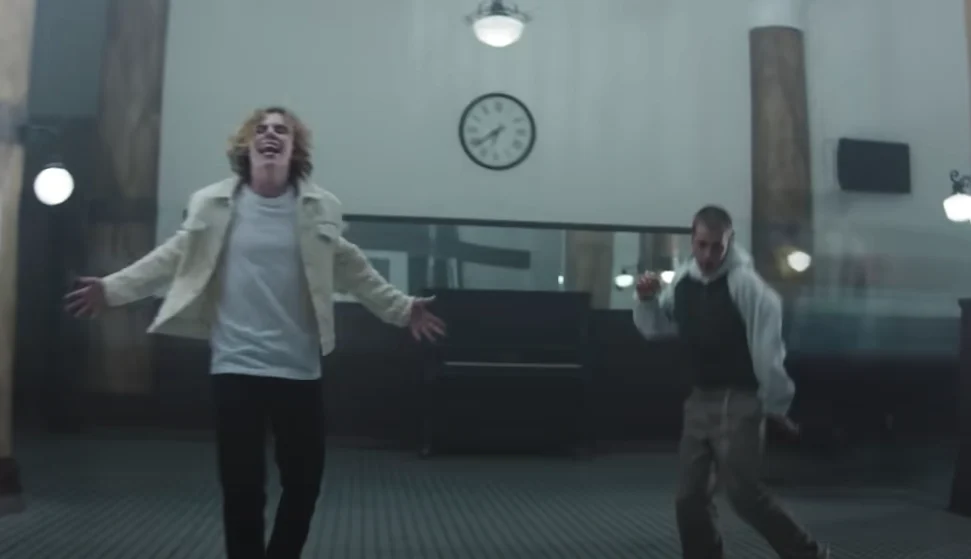 Stay van The Kid Laroi en Justin Bieber stond precies 1 jaar geleden op #1! 