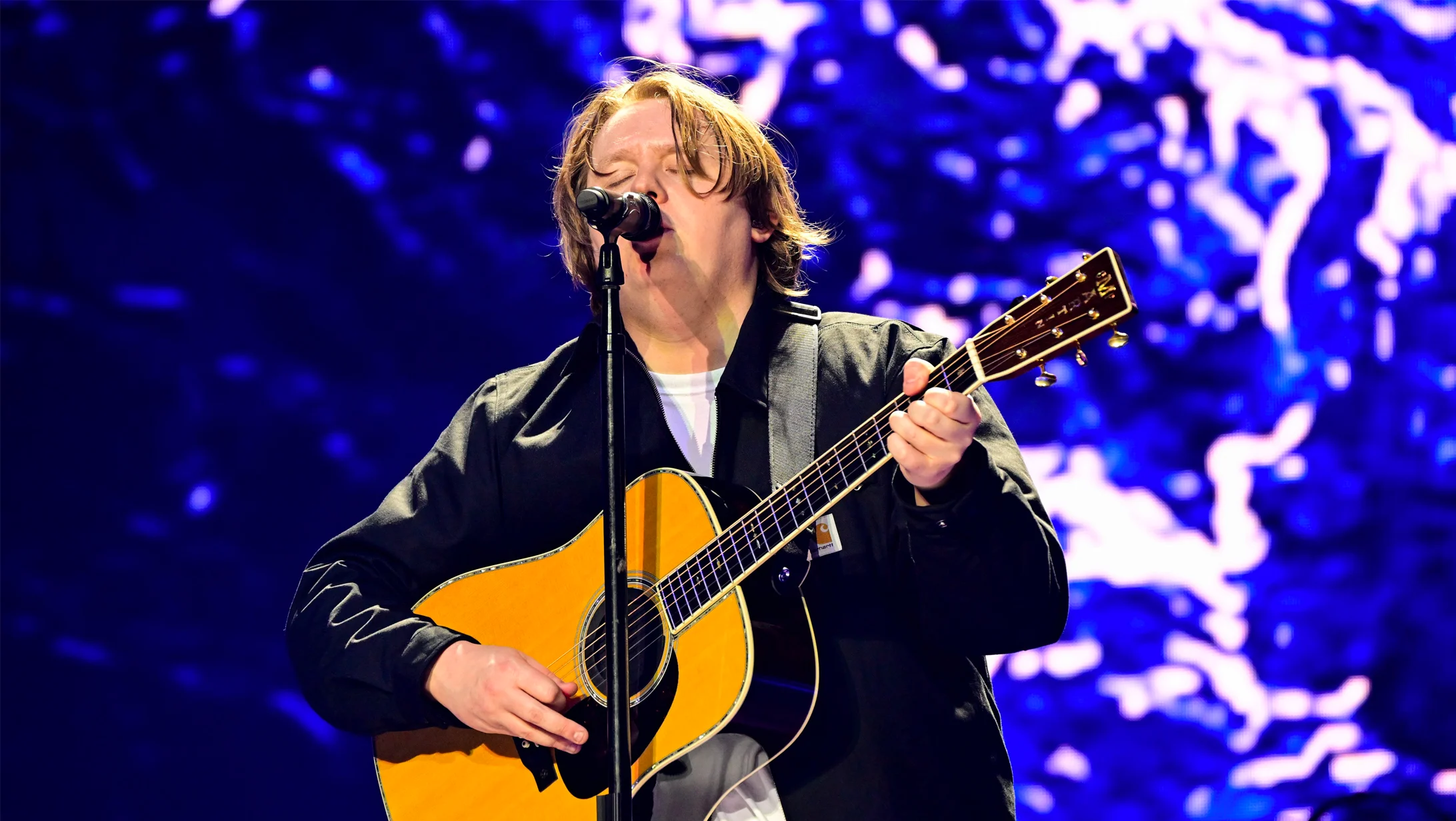 Lewis Capaldi krijgt een eigen Netflix-documentaire! 🤩