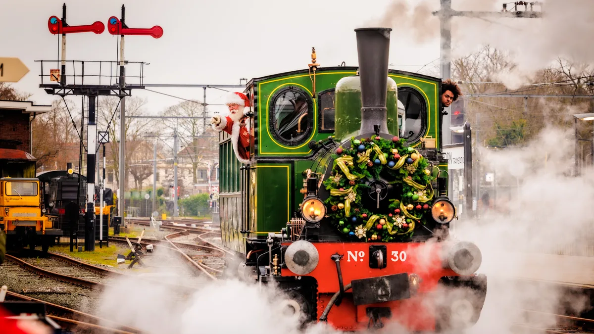 Kerstman maakt op magische wijze officiële entree in Nederland