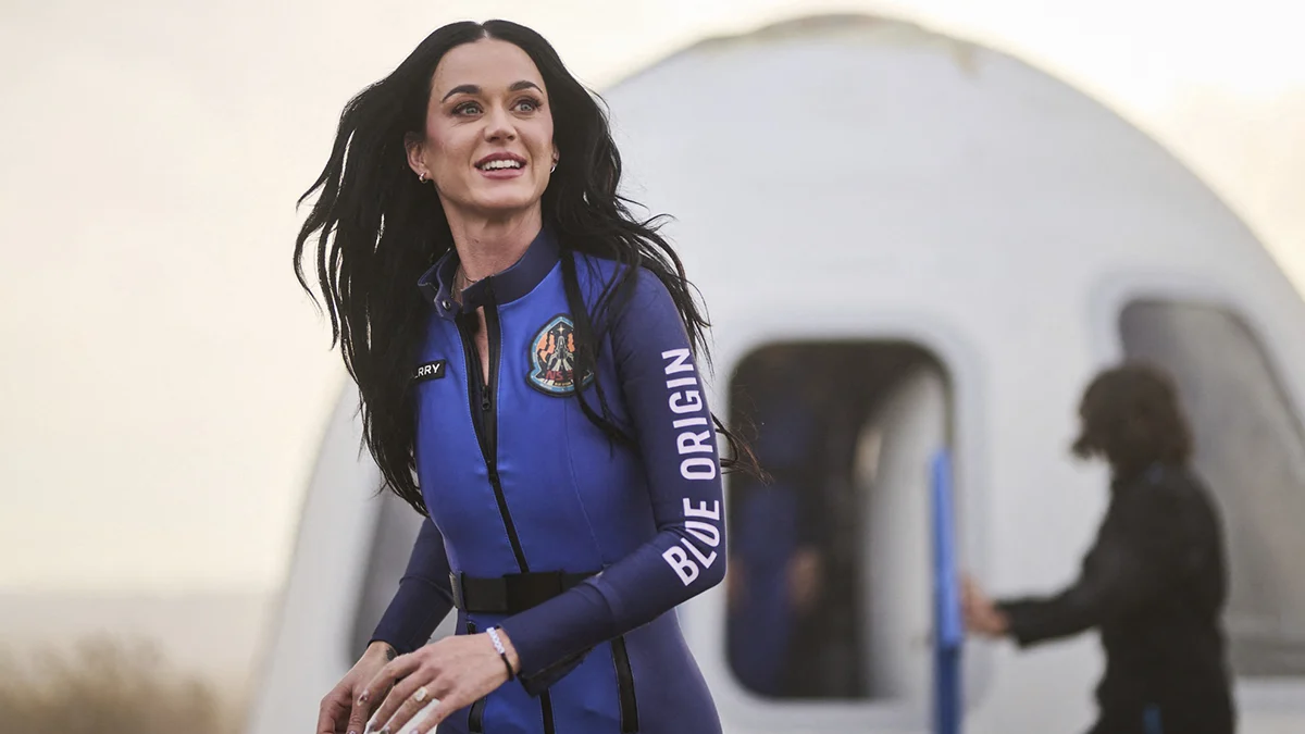 Katy Perry zingt zich de ruimte in 