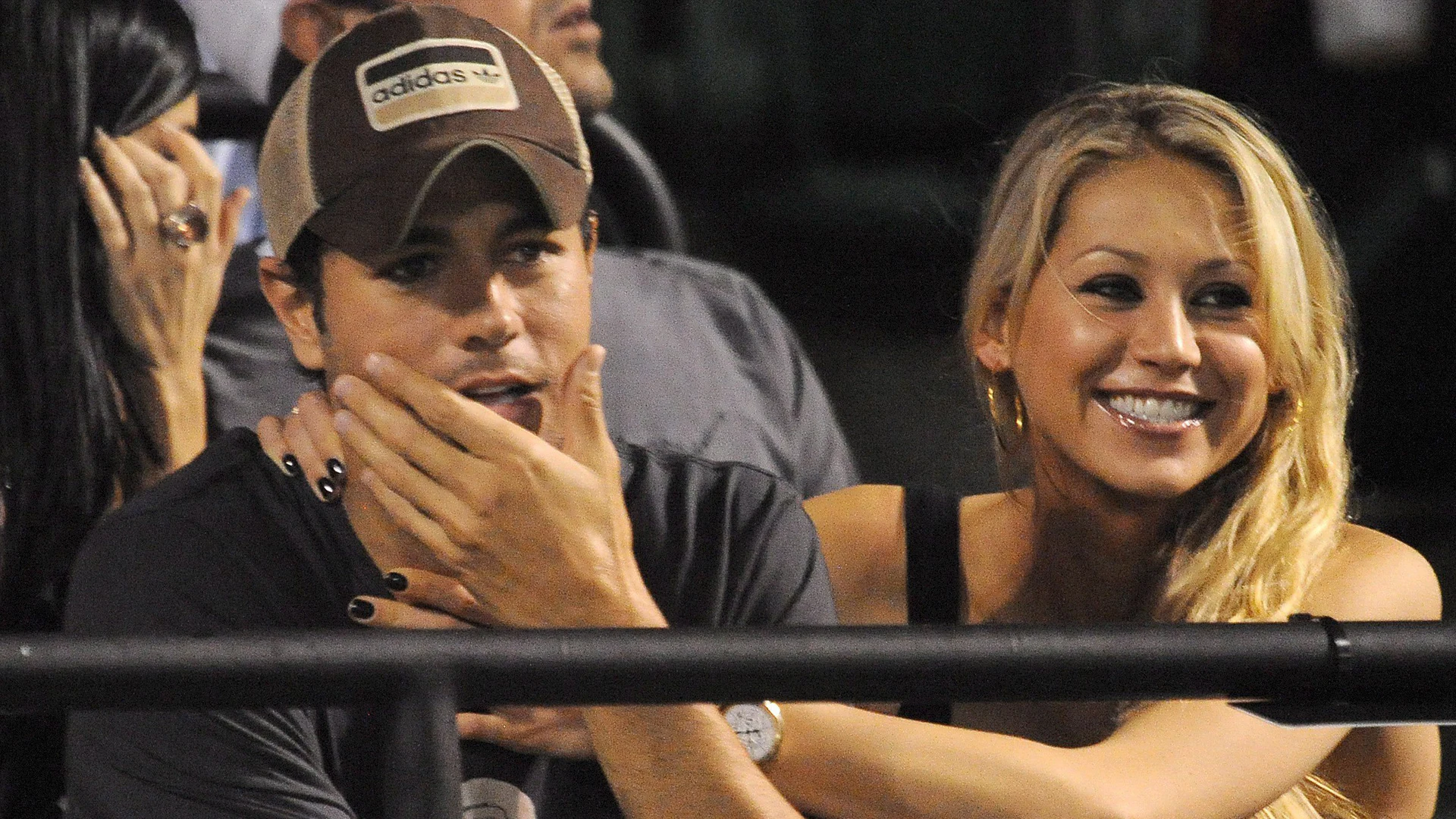 "Enrique Iglesias en Anna Kournikova verwachten vierde kindje"