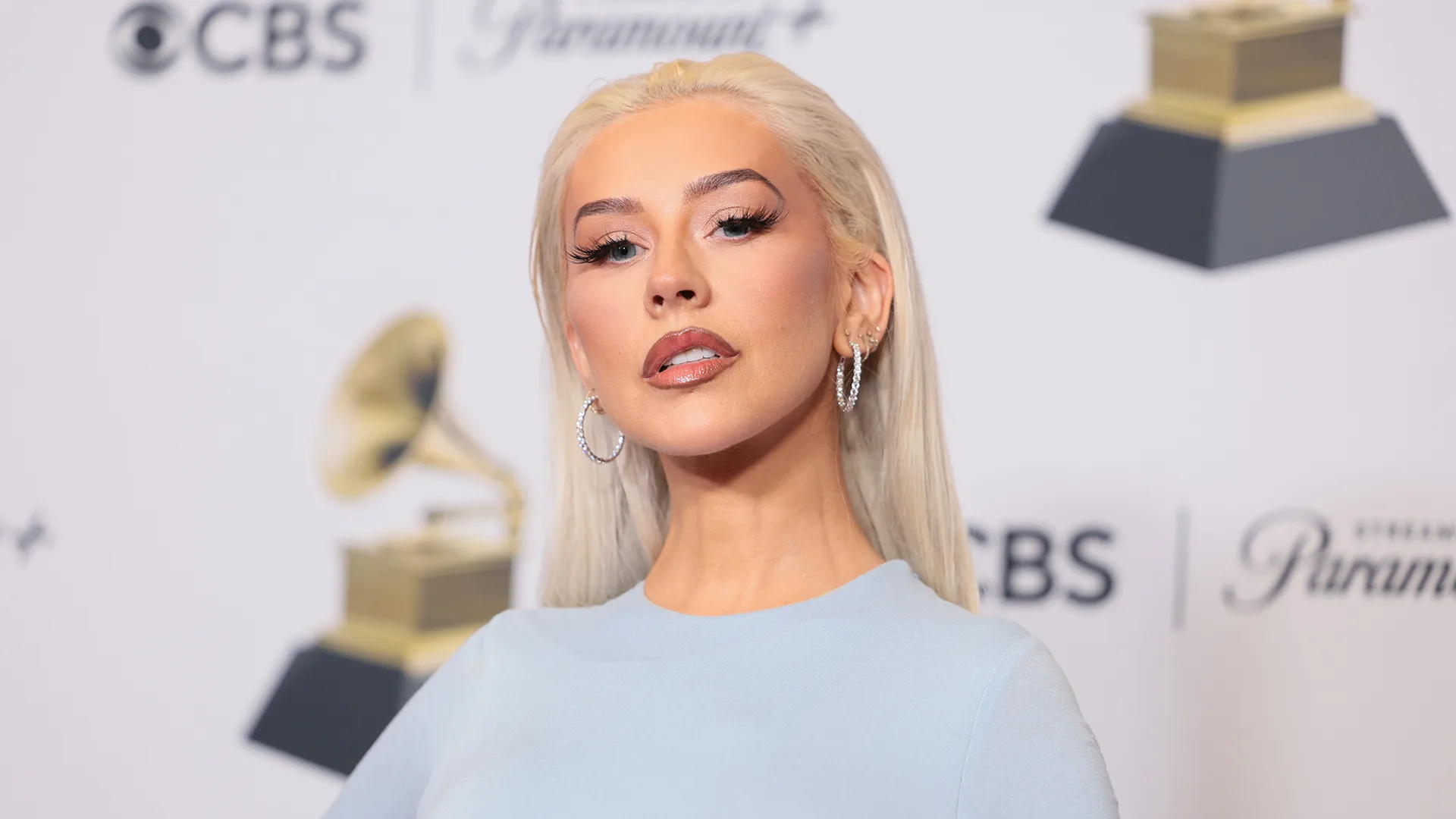 Christina Aguilera viert 25 jaar kerstalbum met concertfilm in Parijs