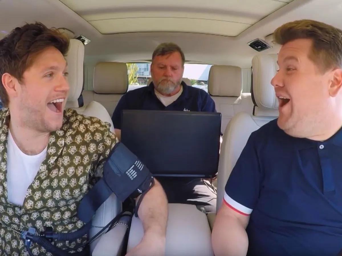 Hilarisch: Niall Horan overwint grootste angst in nieuwe Carpool Karaoke