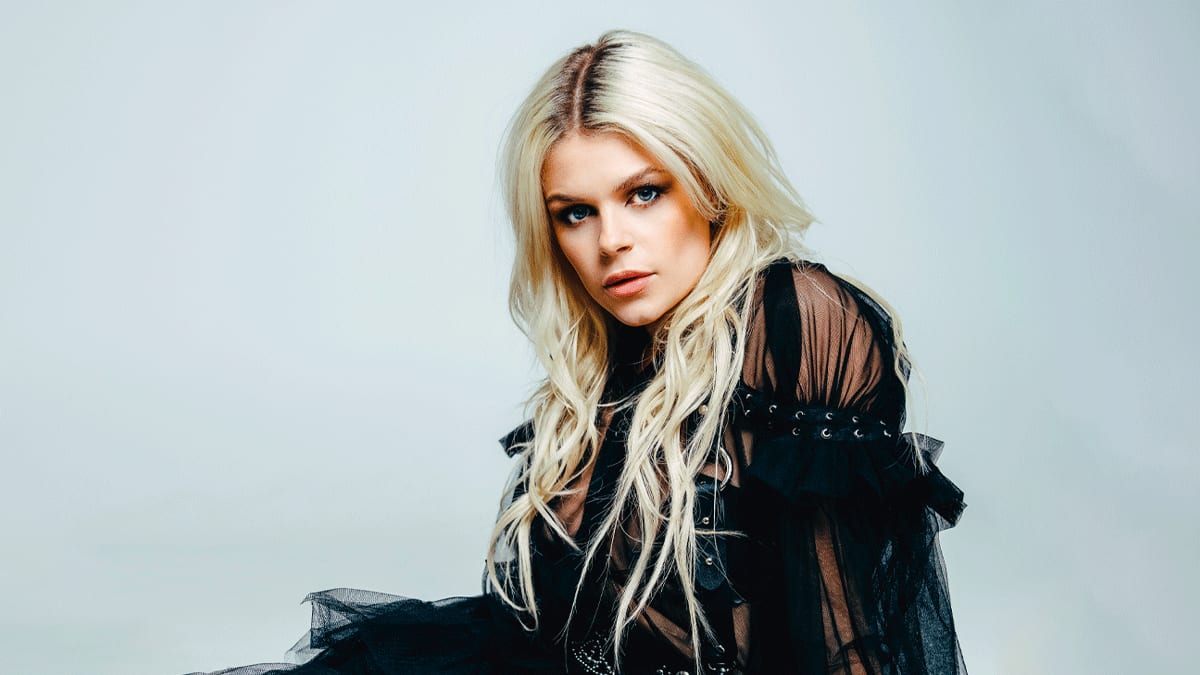 Dit is het nieuwe nummer van Davina Michelle! 