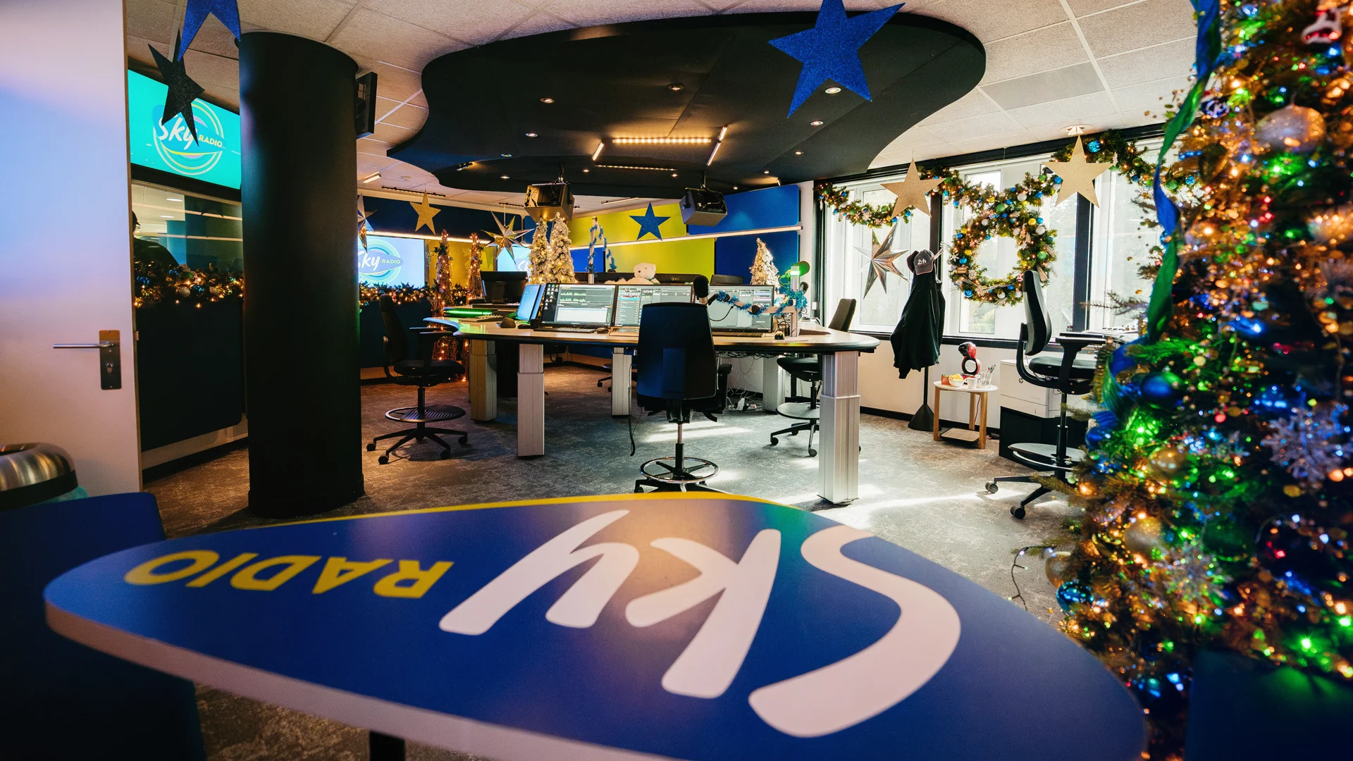 Sky Radio studio al helemaal in kerstsferen