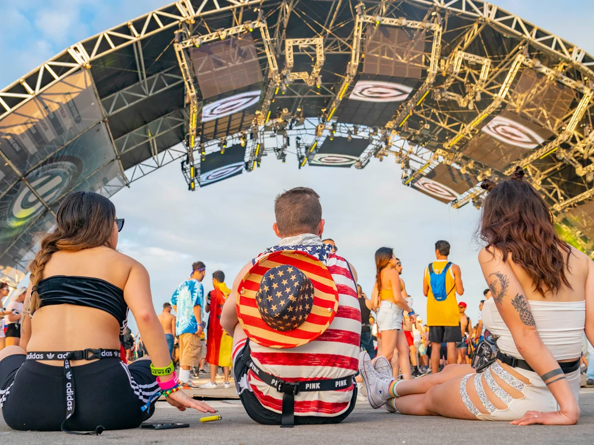 10 gedachten die iedereen heeft op een festival!