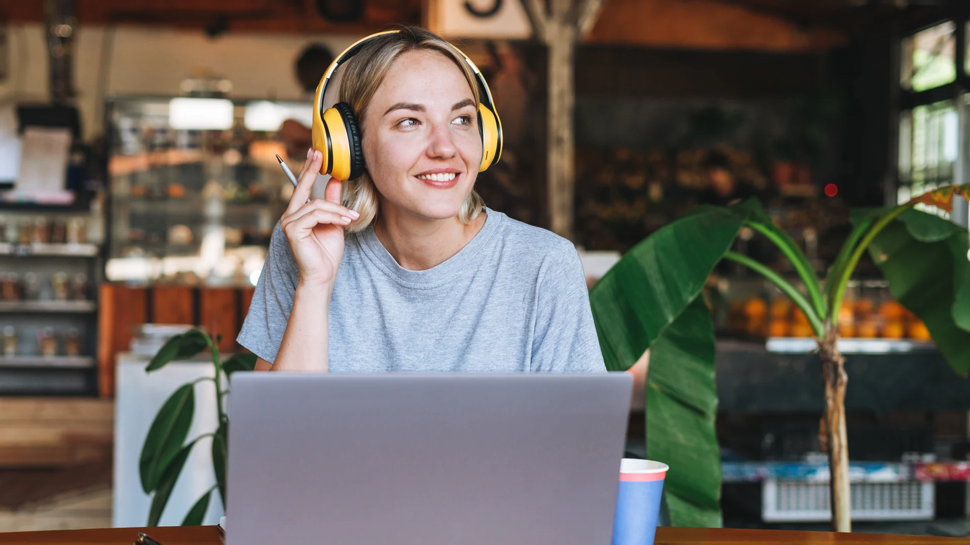 Onderzoek wijst uit: muziek op het werk verlaagt stress