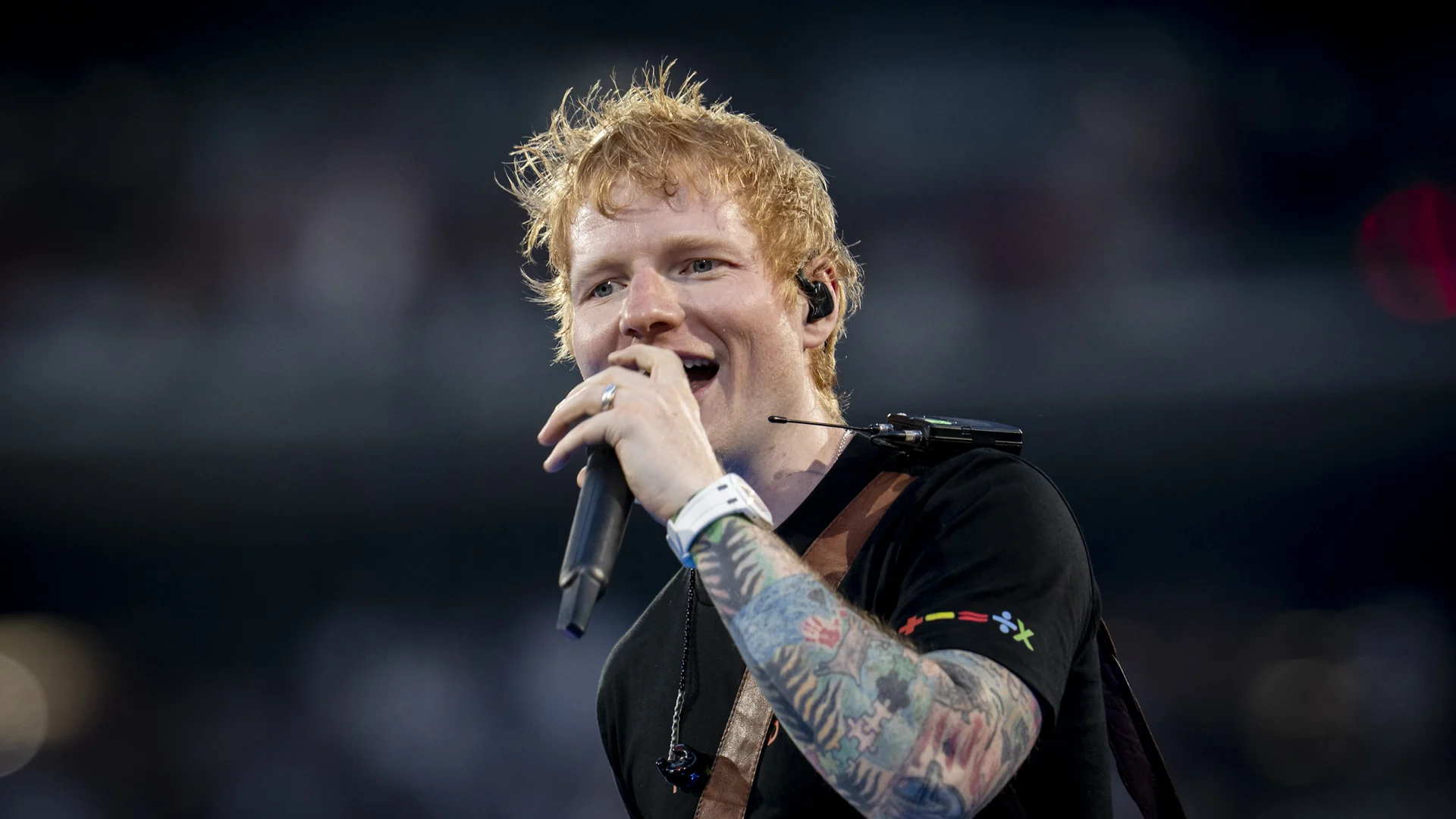 Ed Sheeran emotioneel na duet met zijn muzikale held James Blunt