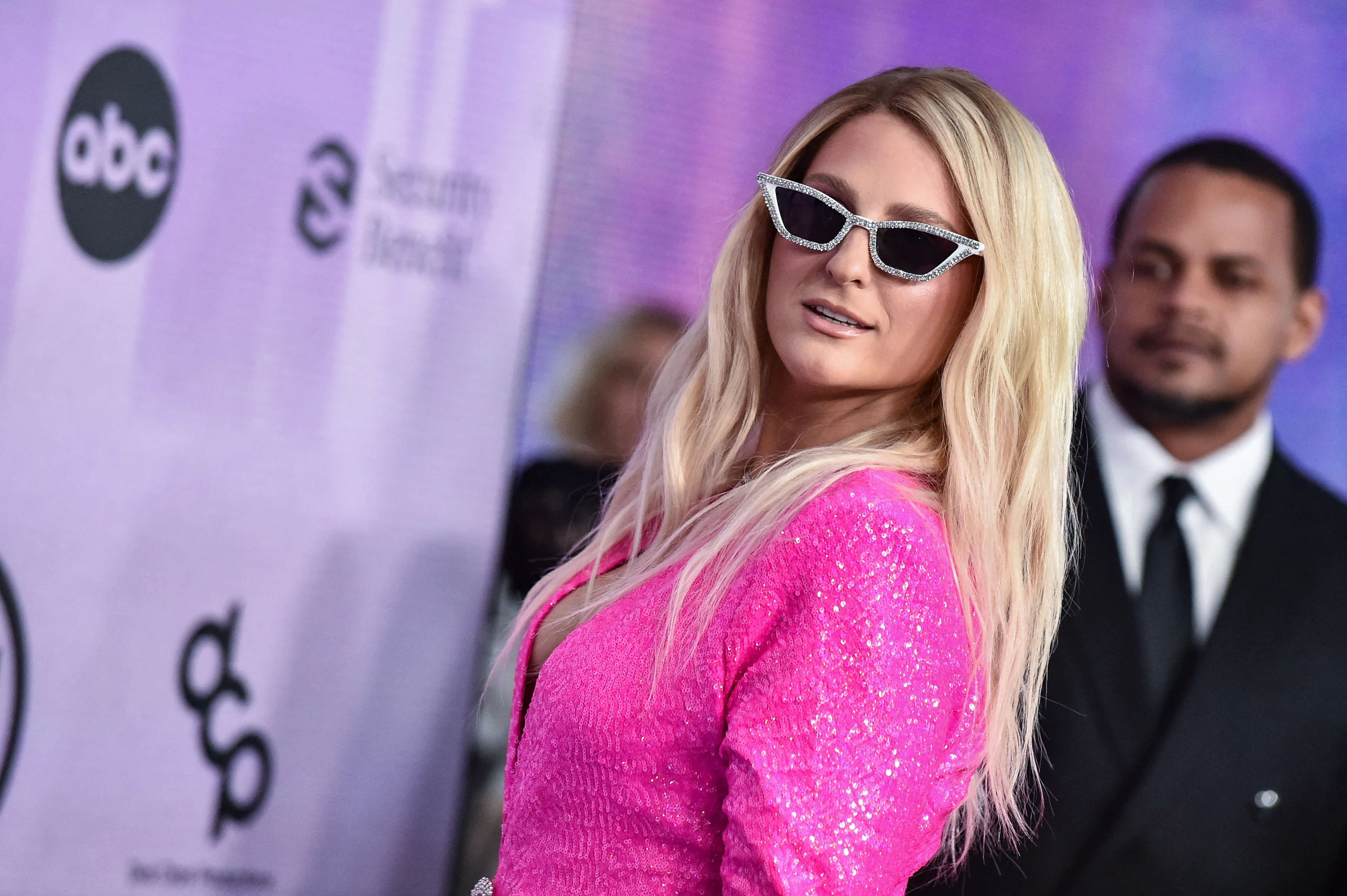 Dit is de mooie boodschap achter de vrolijke TikTok-hit van Meghan Trainor! ❤️