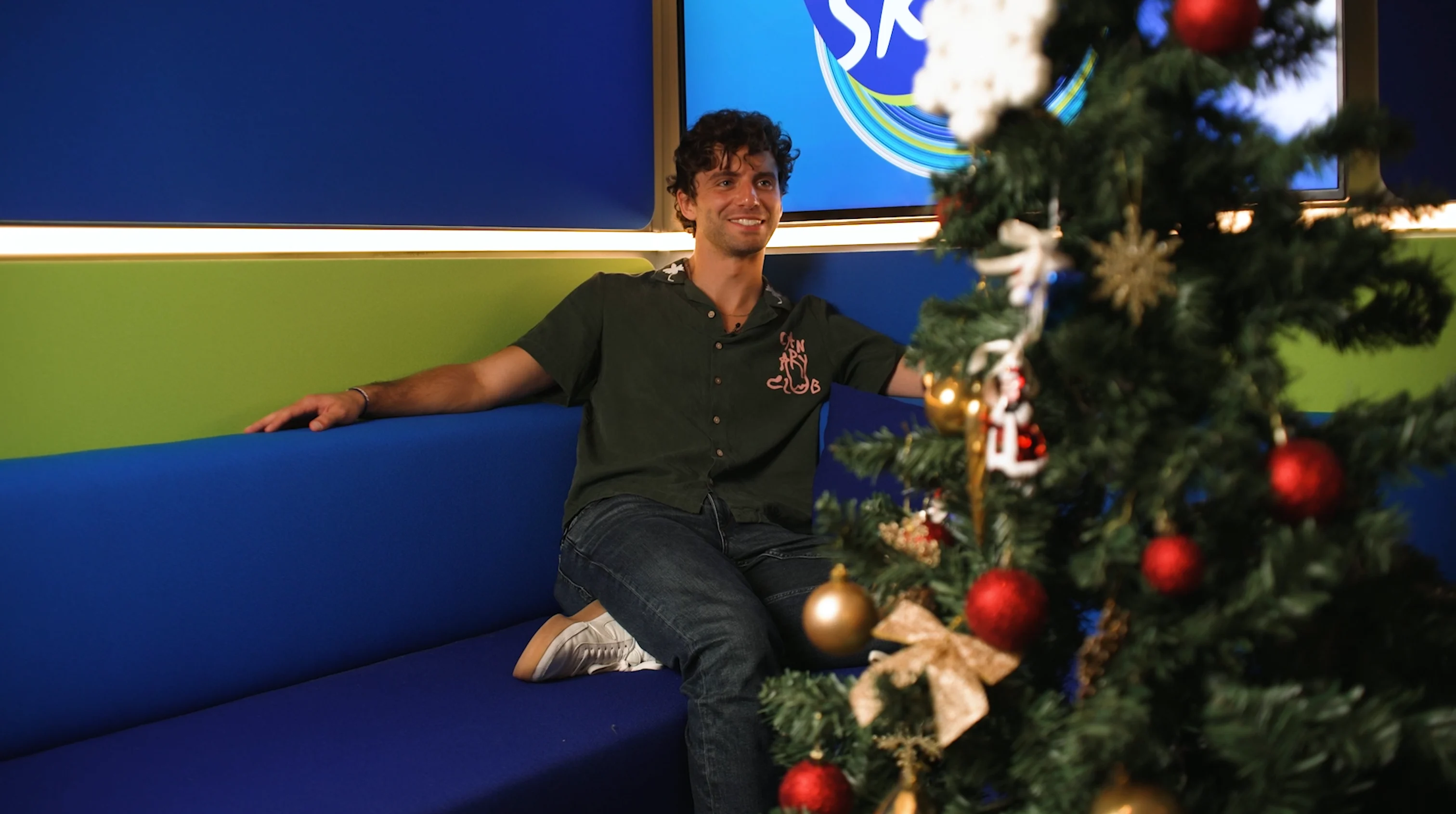 Kiest Mark Ambor voor Let It Snow of All I Want For Christmas? 🎄🎶