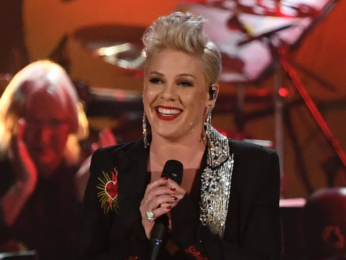P!nk released spectaculaire video