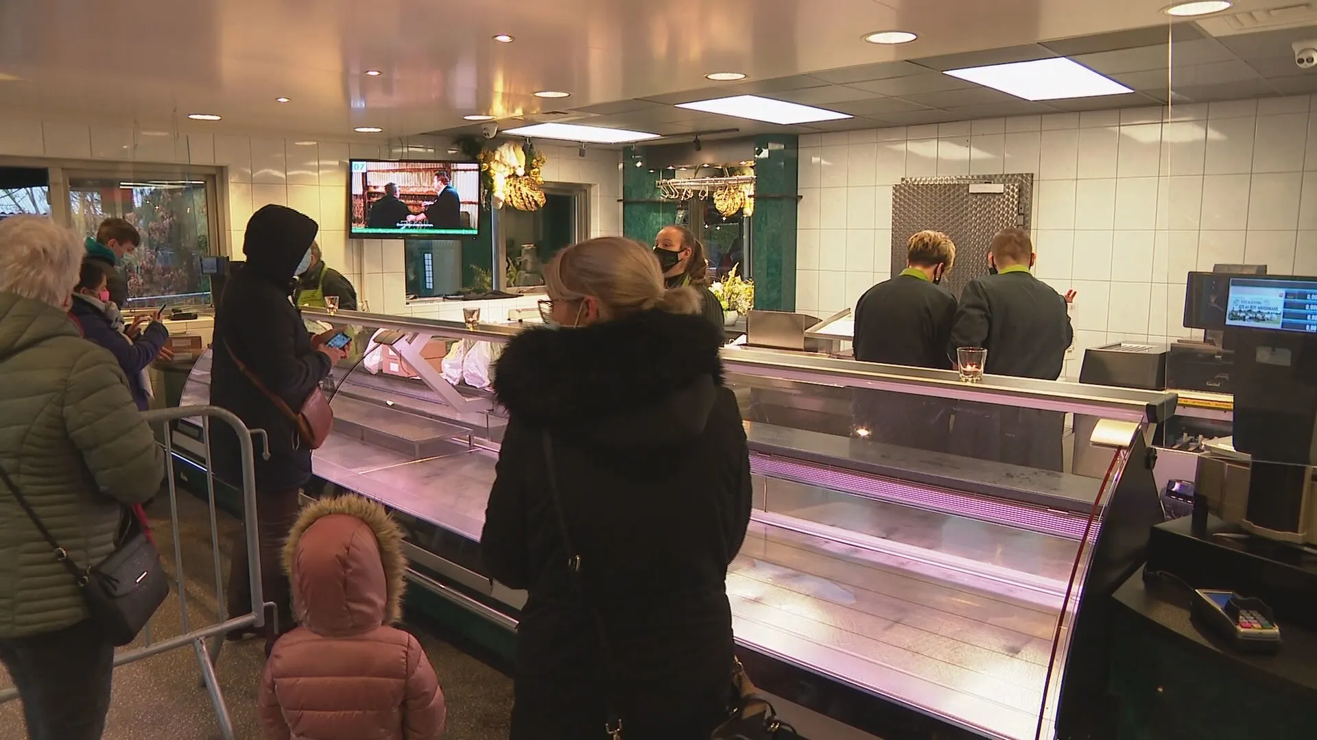 Lange rijen bij de slager om het beste vlees te scoren voor de kerst