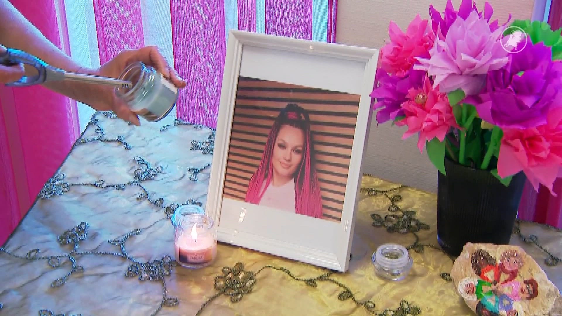 Emilka (33) filmde eigen fatale val in water, telefoon teruggevonden