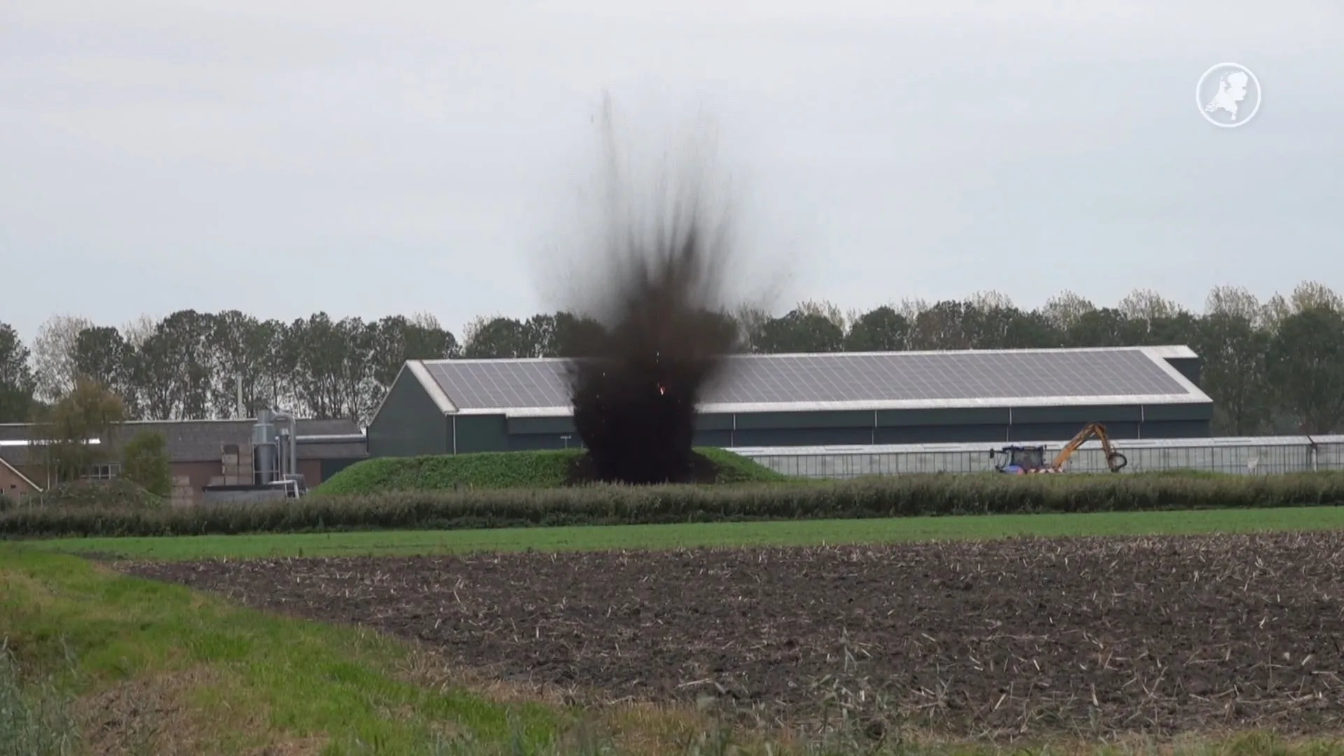 EOD brengt zelfgemaakte vuurwerkboom tot ontploffing