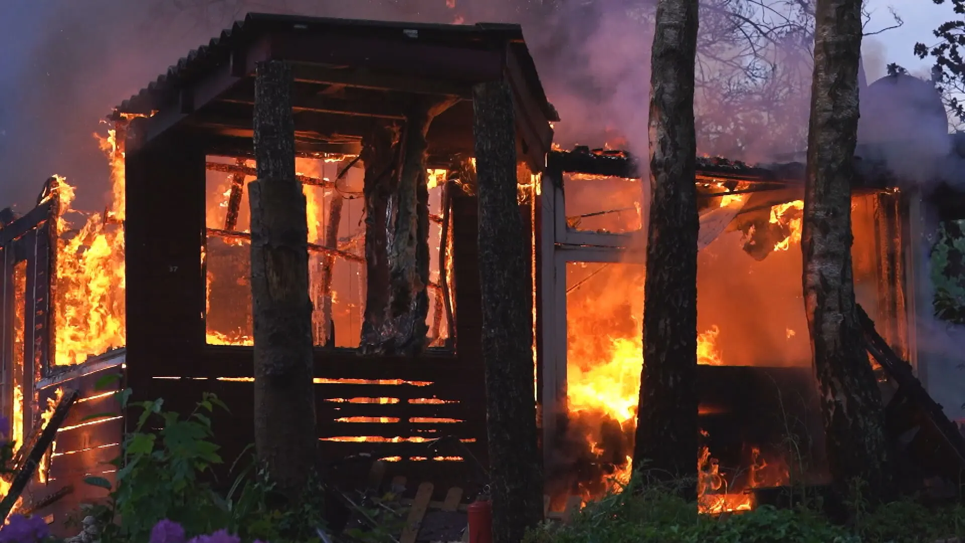 Inferno op bungalowpark Wijchen, meerdere chalets in vlammen op