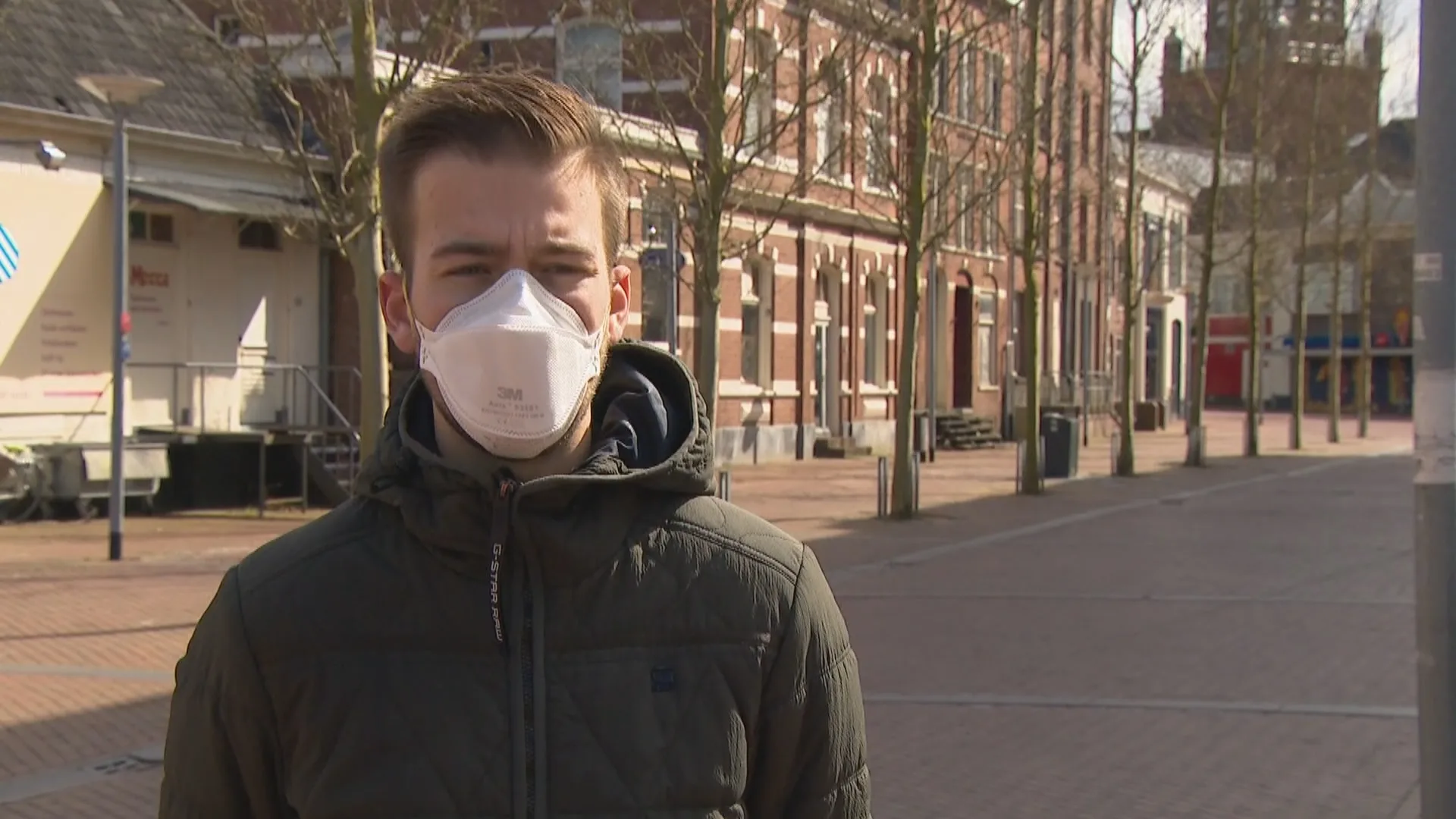 Brandon (20) eindelijk thuis na missen laatste vlucht uit Hong Kong